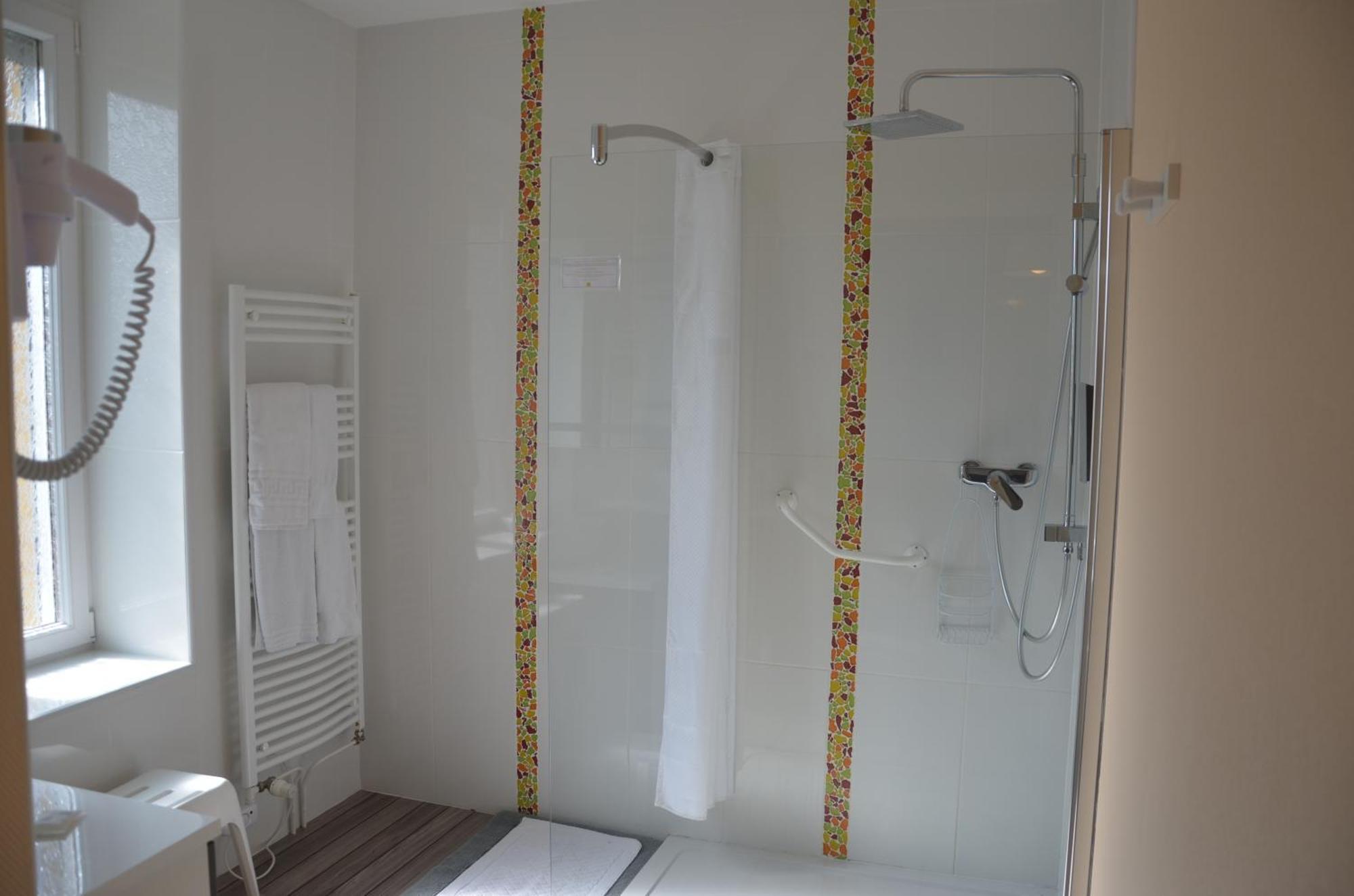 Hotel Logis La Sapiniere Remilly-Aillicourt Zimmer foto